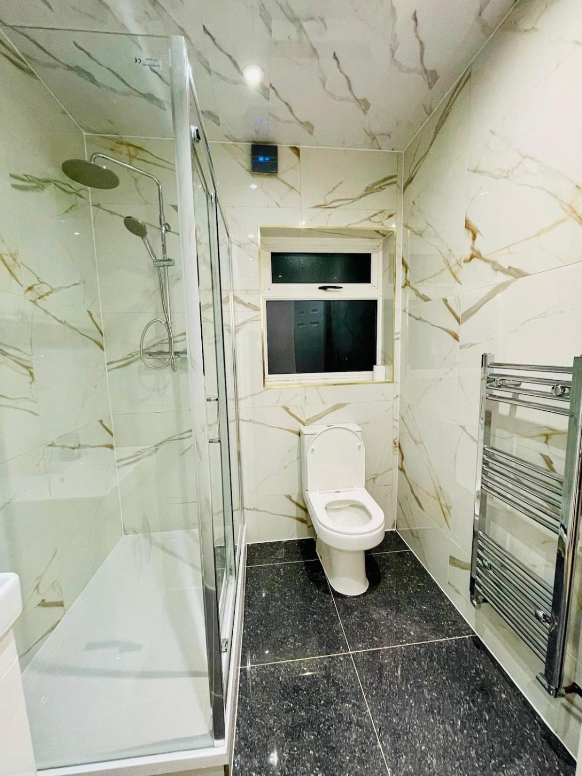 فيلا Luxury 2 Bed House With Parking, 5 Min Walk To Station & Ldo لندن المظهر الخارجي الصورة